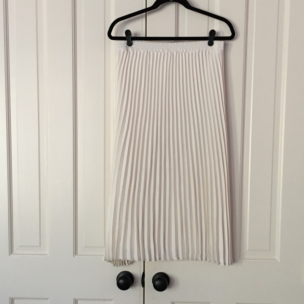 Ivory pleated midi skirt. NWOT